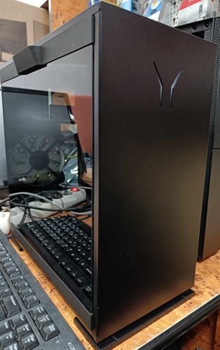 Medion Erazer Engineer P20 (InWin 301C) mATX számítógép ház (használt)